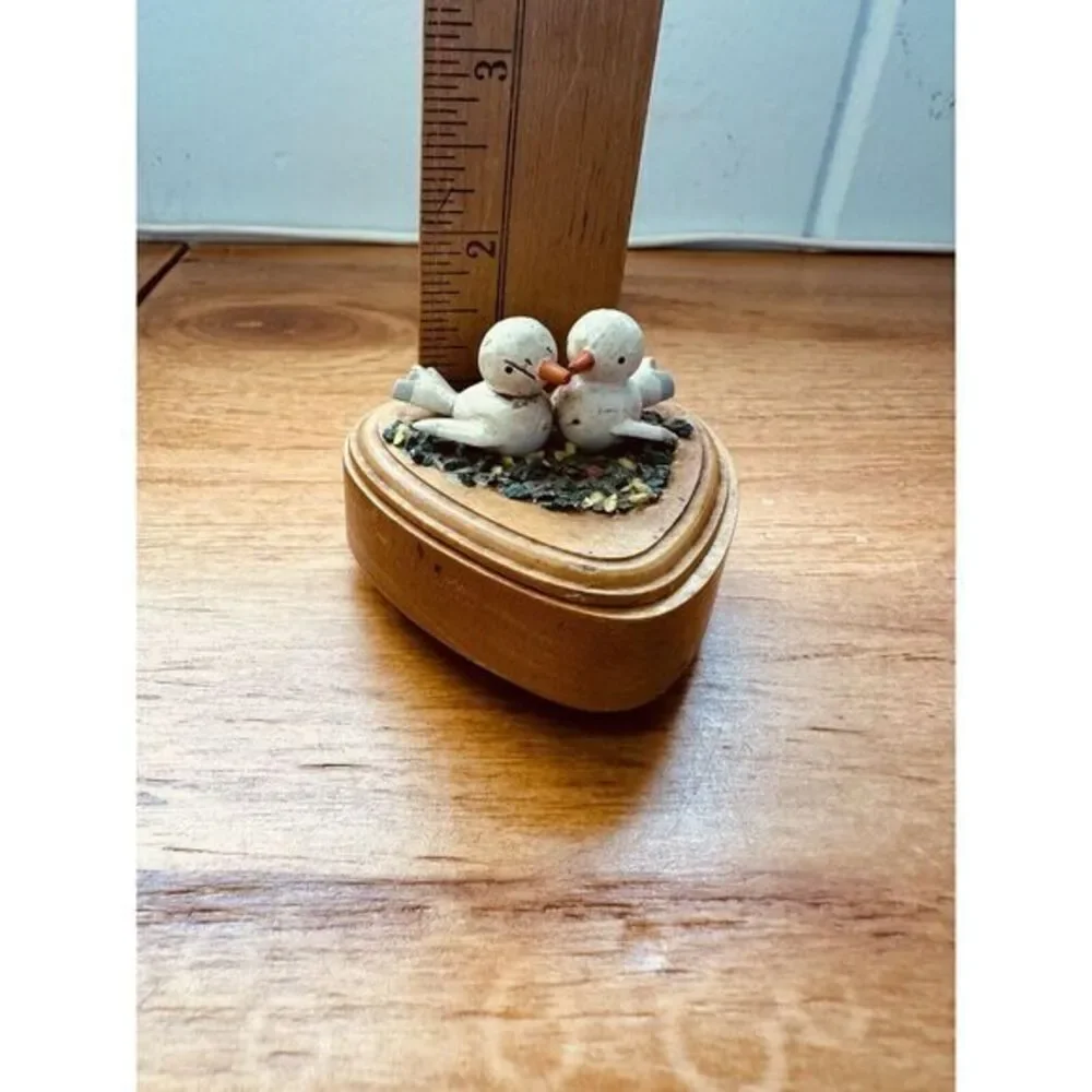Vintage Small Wooden Love birds Ring Box Heart Shaped Birds Love‎ Dove Lid